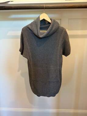 UGG Shelby Gray Waffle Knit Short Sleeve Cowl Neck Tunic Sweater